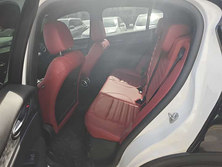 Фото 15 - Alfa Romeo Stelvio