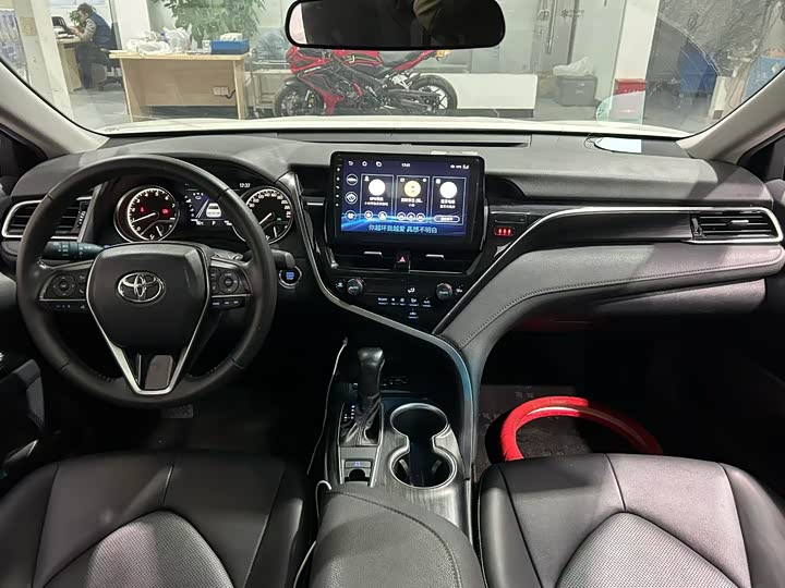 Фото 6 - Toyota Camry