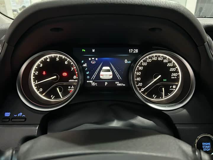 Фото 8 - Toyota Camry