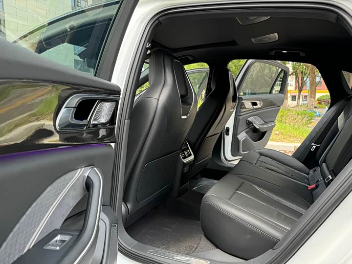 Фото 10 - Hongqi H6