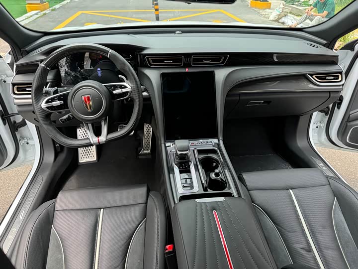 Фото 11 - Hongqi H6