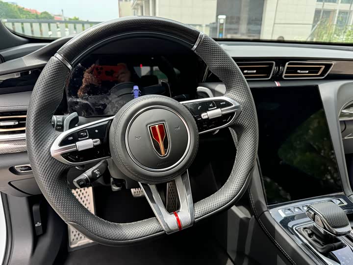 Фото 8 - Hongqi H6