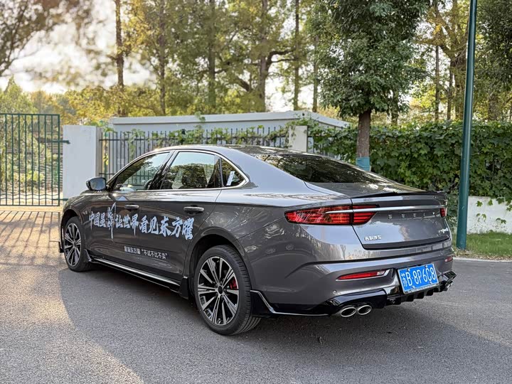 Фото 4 - Geely Preface