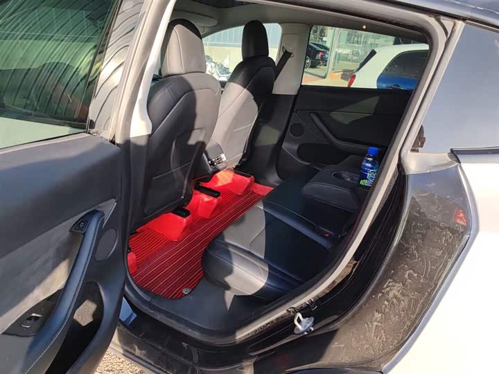 Фото 17 - Tesla Model Y