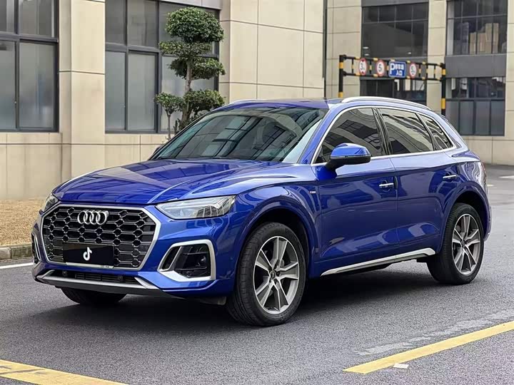 Фото 1 - Audi Q5L