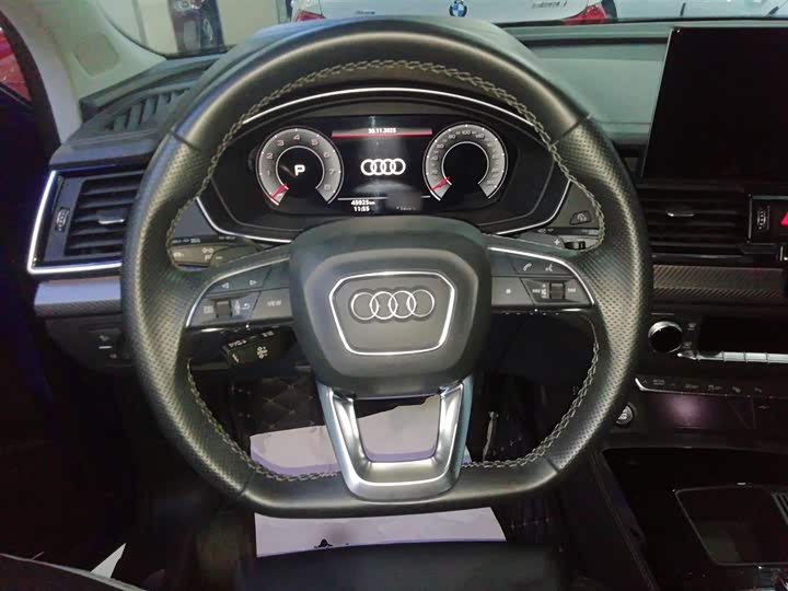 Фото 11 - Audi Q5L