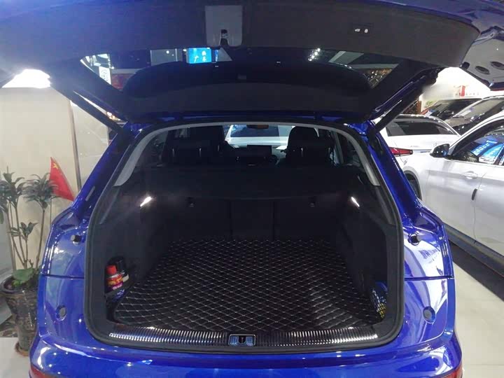 Фото 19 - Audi Q5L