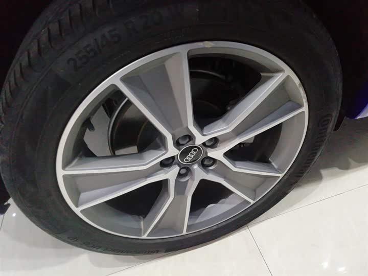 Фото 26 - Audi Q5L