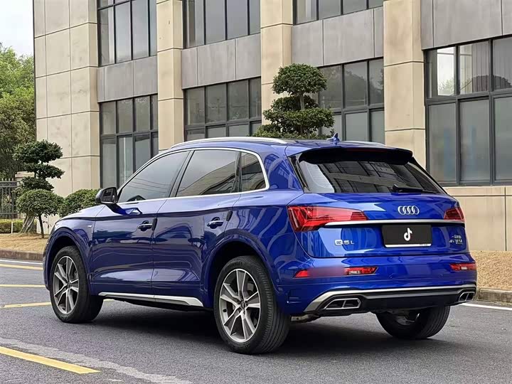 Фото 5 - Audi Q5L