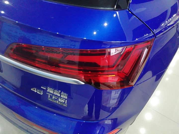 Фото 8 - Audi Q5L