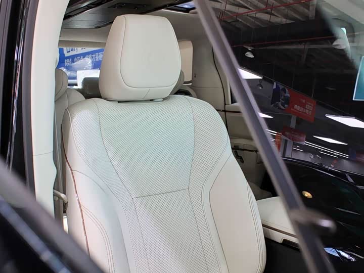 Фото 22 - Lexus LM