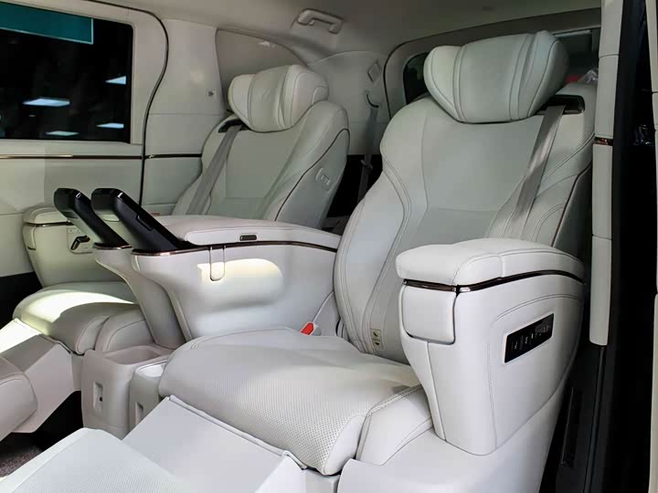 Фото 27 - Lexus LM