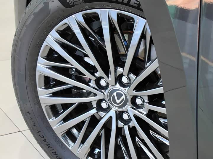 Фото 4 - Lexus LM