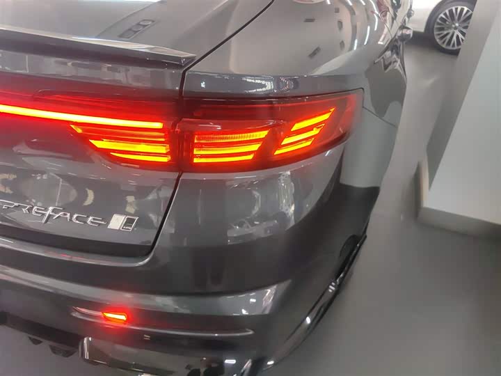 Фото 8 - Geely Preface