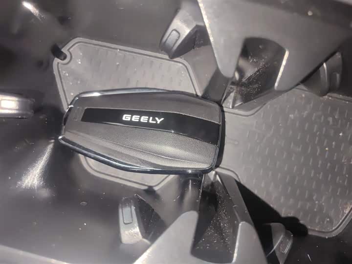 Фото 9 - Geely Preface