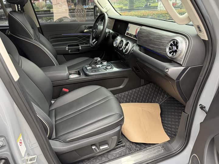 Фото 4 - Tank 300