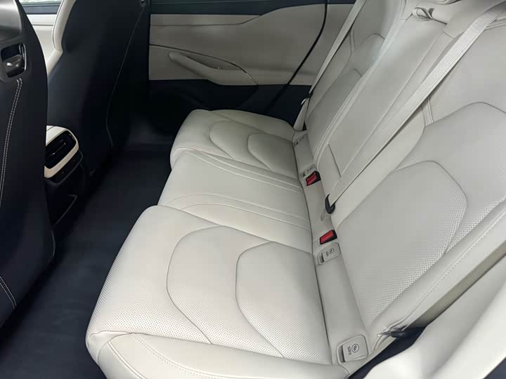 Фото 10 - Xiaomi SU7