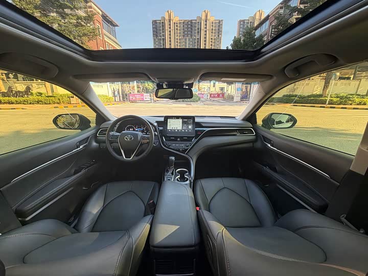 Фото 7 - Toyota Camry