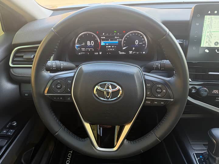 Фото 9 - Toyota Camry