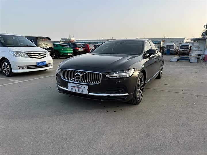 Фото 1 - Volvo S90