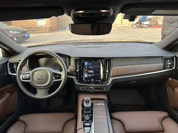 Фото 10 - Volvo S90