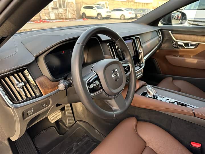 Фото 13 - Volvo S90