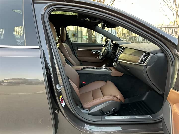 Фото 15 - Volvo S90