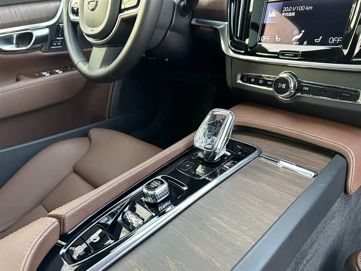 Фото 17 - Volvo S90