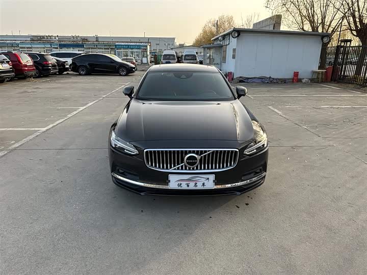 Фото 2 - Volvo S90