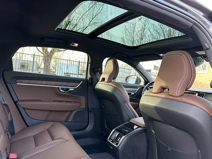 Фото 20 - Volvo S90