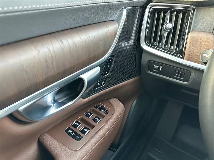 Фото 23 - Volvo S90