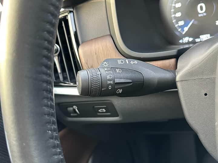 Фото 24 - Volvo S90