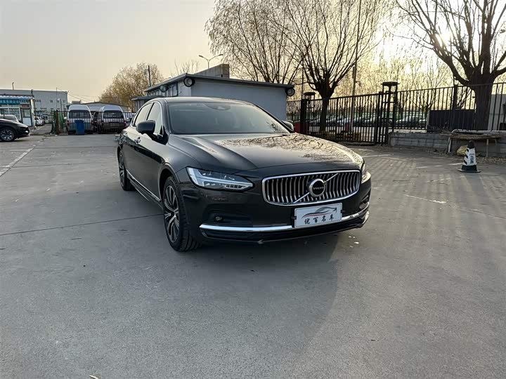 Фото 3 - Volvo S90