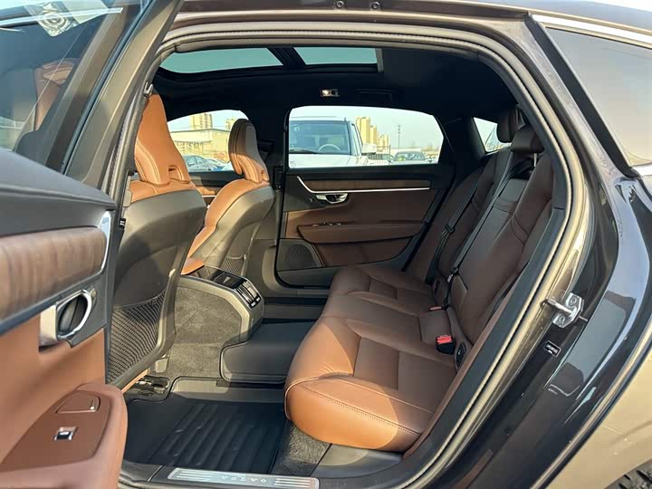 Фото 9 - Volvo S90