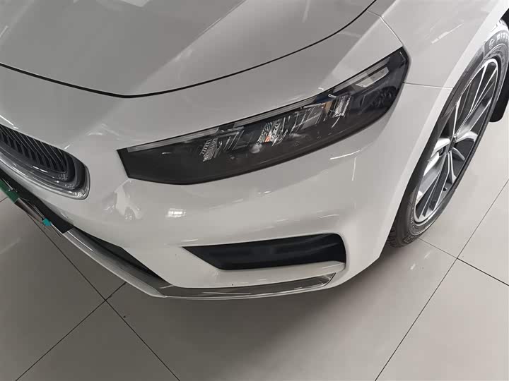 Фото 24 - Geely Preface