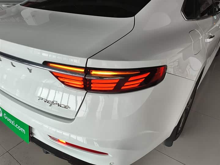 Фото 8 - Geely Preface