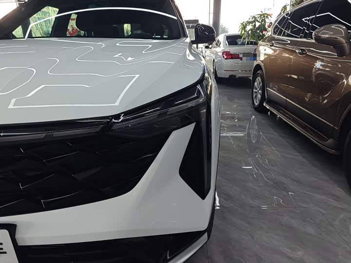 Фото 24 - Geely Atlas