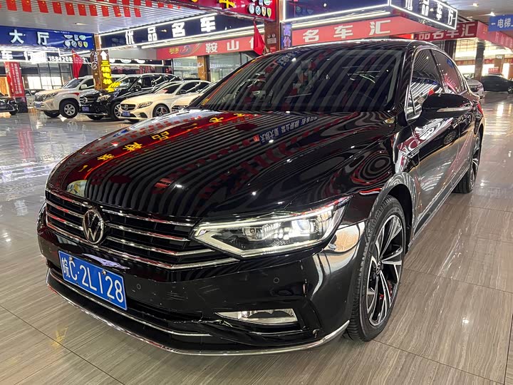 Фото 2 - Volkswagen Magotan