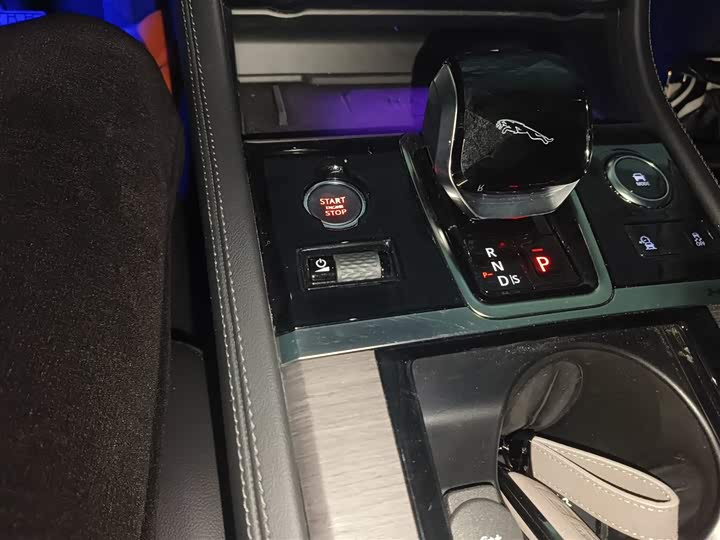 Фото 14 - Jaguar XF L