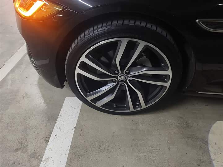 Фото 23 - Jaguar XF L