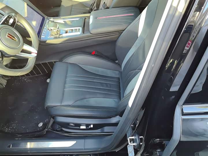 Фото 15 - Hongqi H6