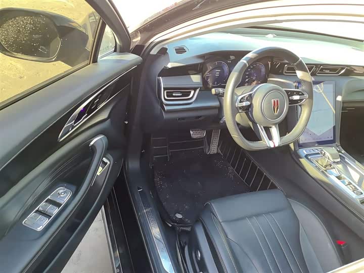 Фото 16 - Hongqi H6