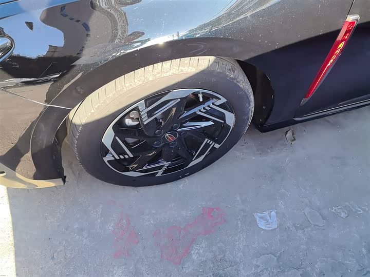 Фото 23 - Hongqi H6