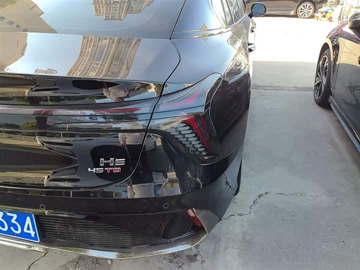 Фото 8 - Hongqi H6