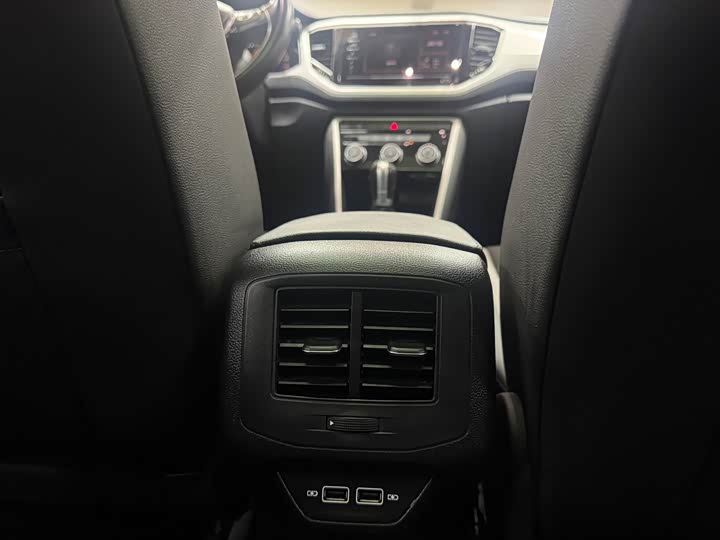 Фото 18 - Volkswagen T-Roc