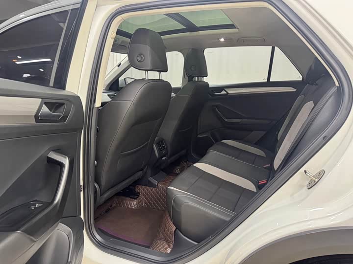 Фото 8 - Volkswagen T-Roc