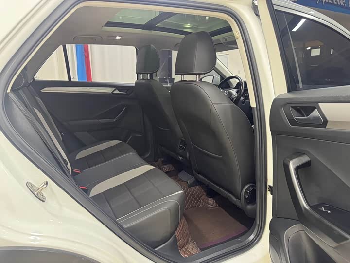 Фото 9 - Volkswagen T-Roc