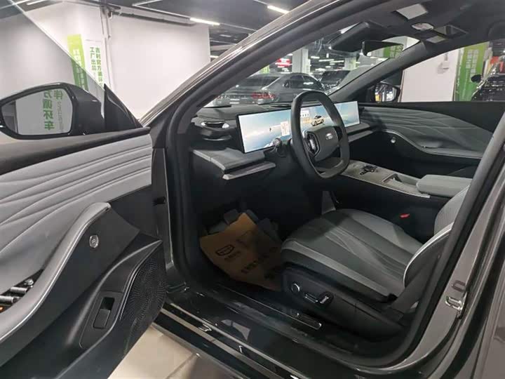 Фото 10 - Geely Galaxy E8