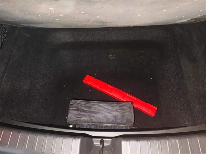 Фото 13 - Geely Galaxy E8