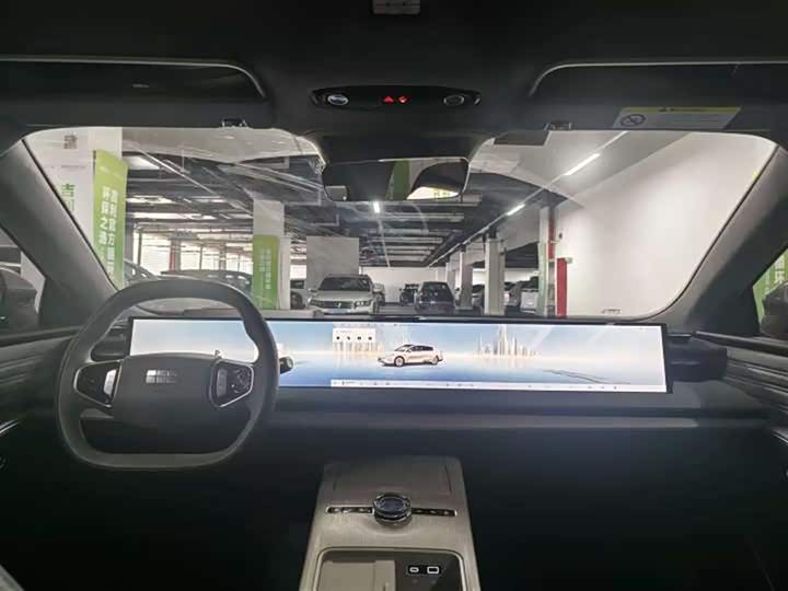 Фото 14 - Geely Galaxy E8